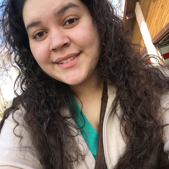 Meet your Posher, Kiana - Picture 2 of 2